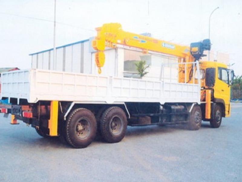 Xe tải dongfeng gắn cẩu 10 tấn Soosan SCS1015